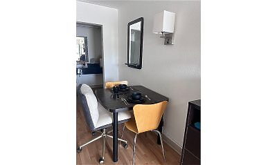 Colorado Springs furnished apartment dining area