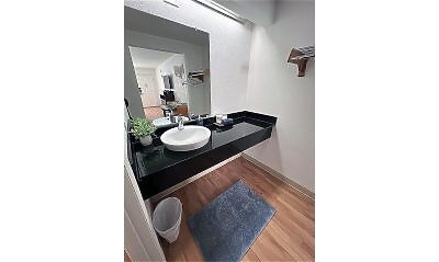 Colorado Springs apartment bathroom